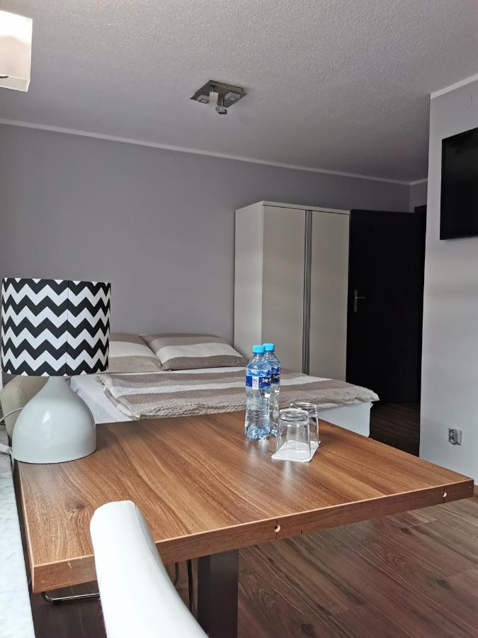 10 Bed And Breakfast Poznan Exterior photo