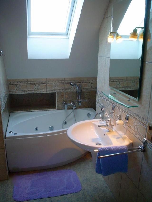 10 Bed And Breakfast Poznan Exterior photo
