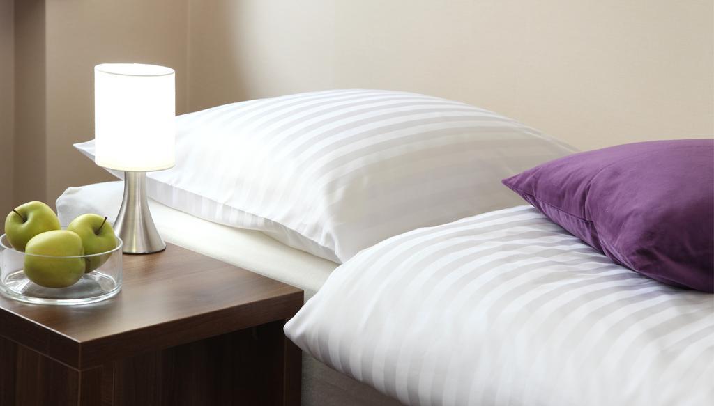 10 Bed And Breakfast Poznan Room photo