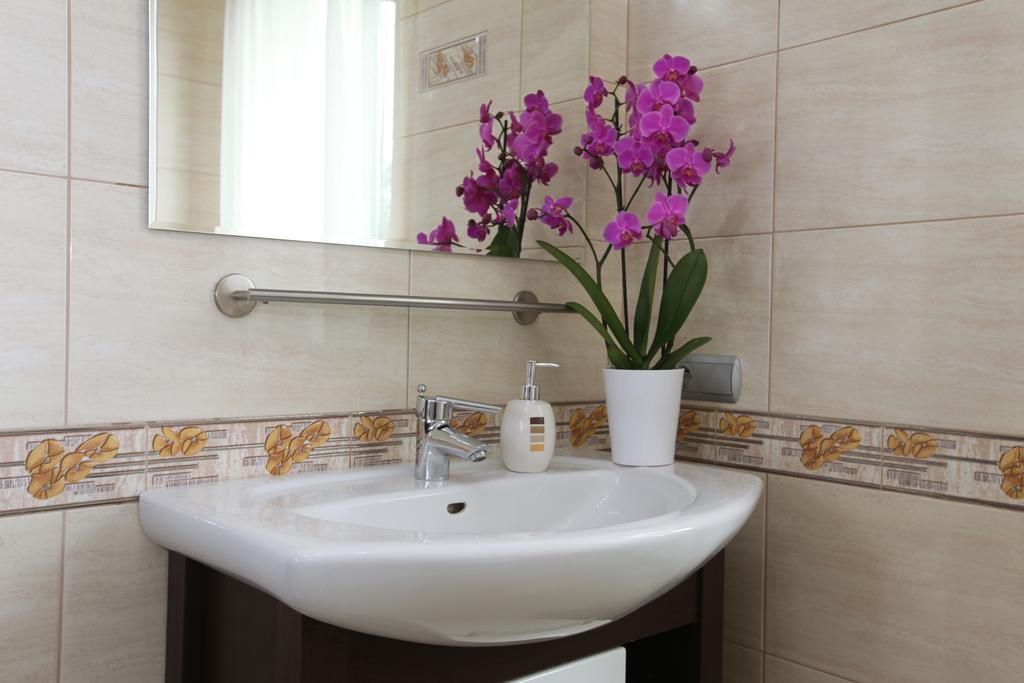10 Bed And Breakfast Poznan Room photo